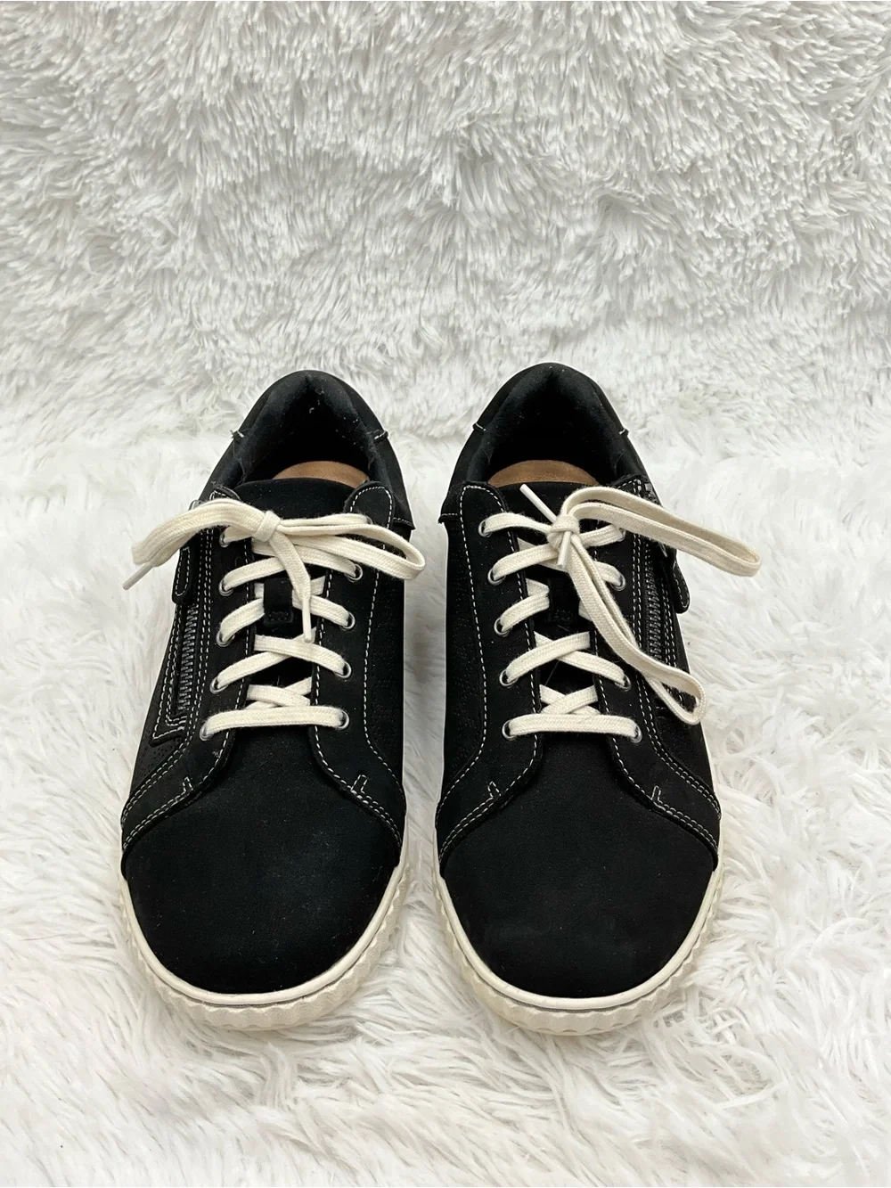 Clarks Collection Sneakers Size 11W Black w/ White Soles and Laces Zip Side